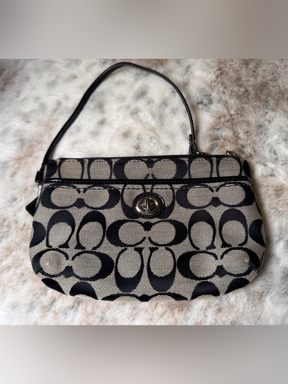 COACH  Park Medium Black and Tan Signature Turnlock Wristlet. - Picture 2 of 8